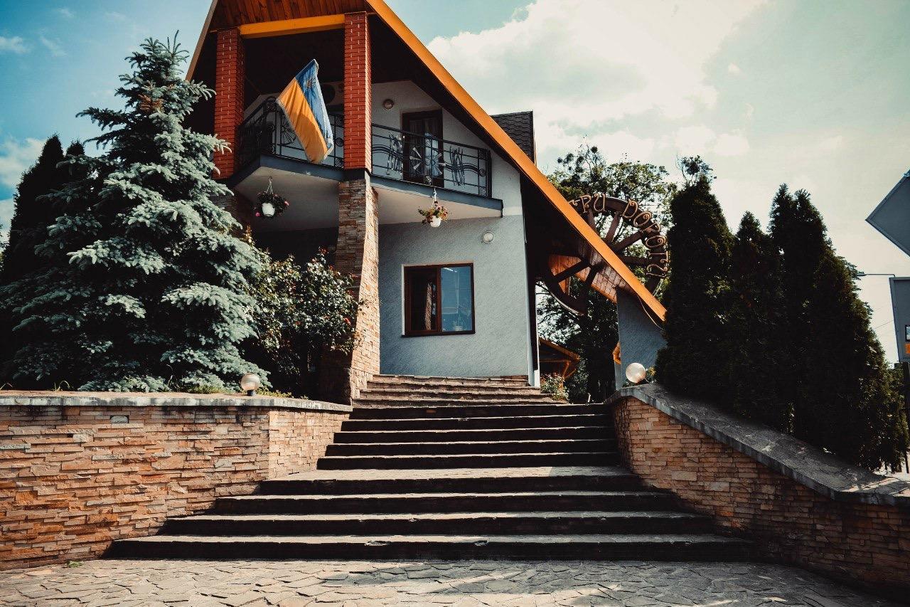 Tri Dorogi Hotel Lwów Zewnętrze zdjęcie