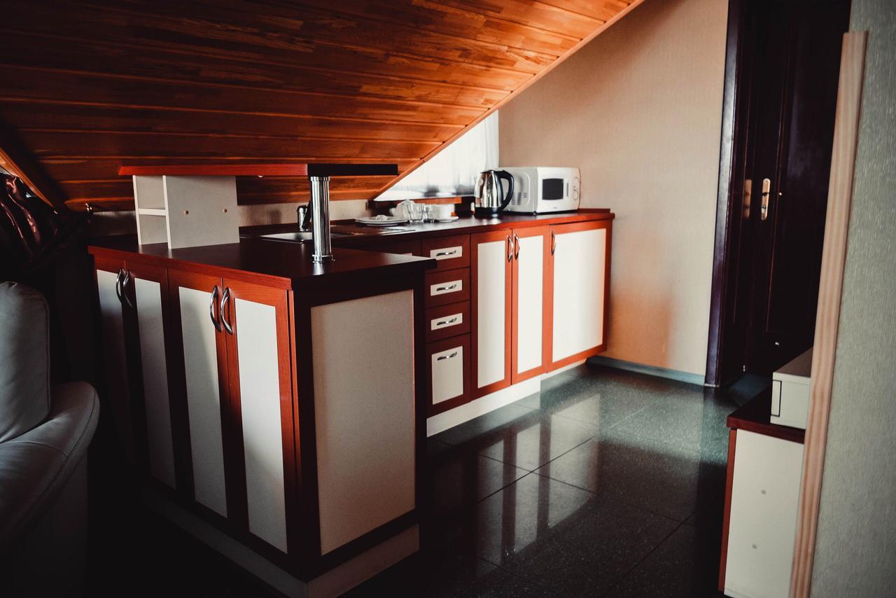 Tri Dorogi Hotel Lwów Zewnętrze zdjęcie