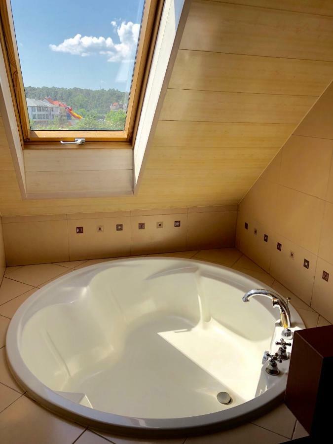 Tri Dorogi Hotel Lwów Zewnętrze zdjęcie