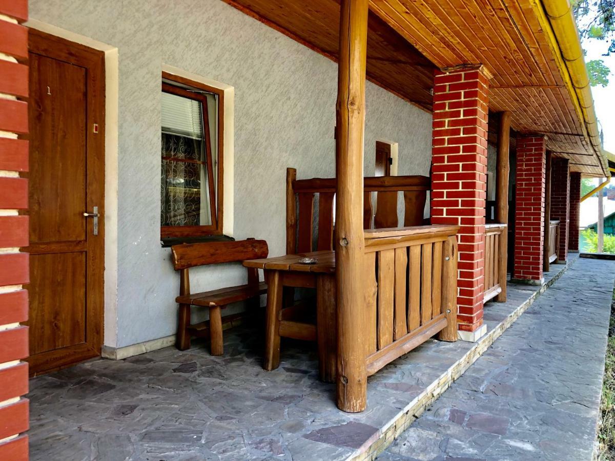 Tri Dorogi Hotel Lwów Zewnętrze zdjęcie
