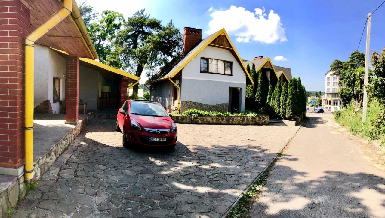 Tri Dorogi Hotel Lwów Zewnętrze zdjęcie